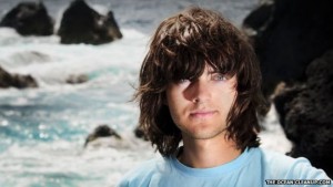 À 19 ans, Boyan Slat a inventé un filtre pour nettoyer les océans.